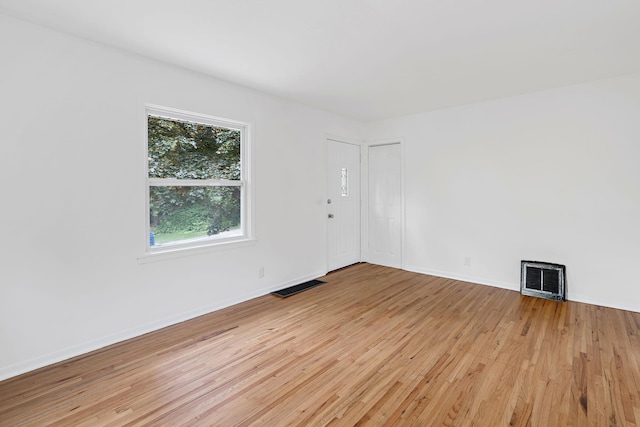 549 Annapolis St E, Saint Paul, MN 55118 - unfurnished room with light wood-style floors and baseboards