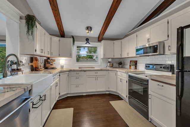 1276 13th Ave N, Saint Cloud, MN 56303 - kitchen with stainless steel appliances, dark wood finished floors, light countertops, and decorative backsplash