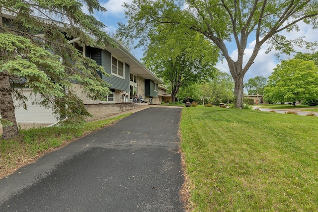 1276 13th Ave N, Saint Cloud, MN 56303 - view of front of property featuring a front lawn and driveway
