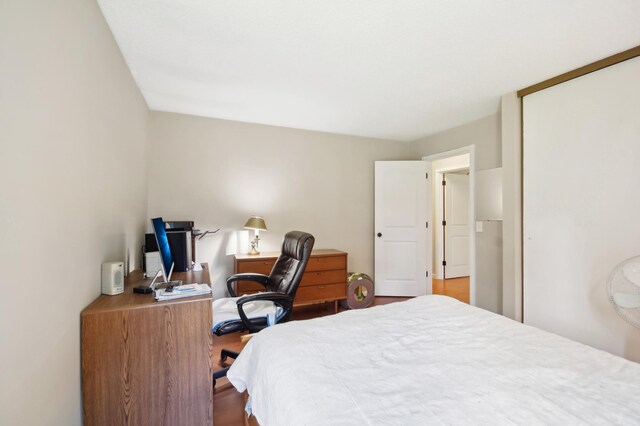 383 Elan Ct, Woodbury, MN 55125 - bedroom featuring an office area