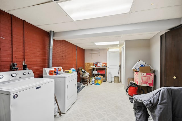 383 Elan Ct, Woodbury, MN 55125 - laundry room featuring washing machine and clothes dryer and light flooring