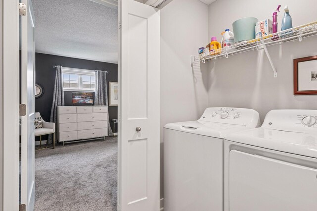 8061 Abercrombie Ln, Woodbury, MN 55129 - laundry area featuring washing machine and dryer, carpet flooring, and a textured ceiling