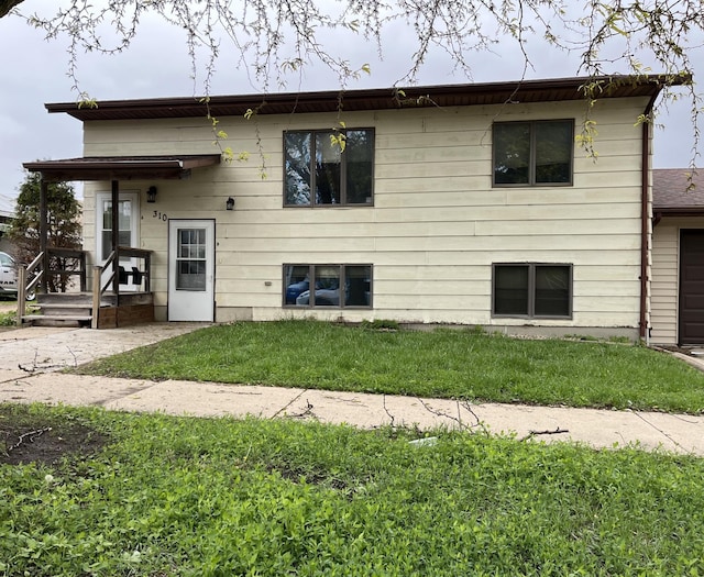310 8th St, Windom, MN 56101 - back of house with a yard