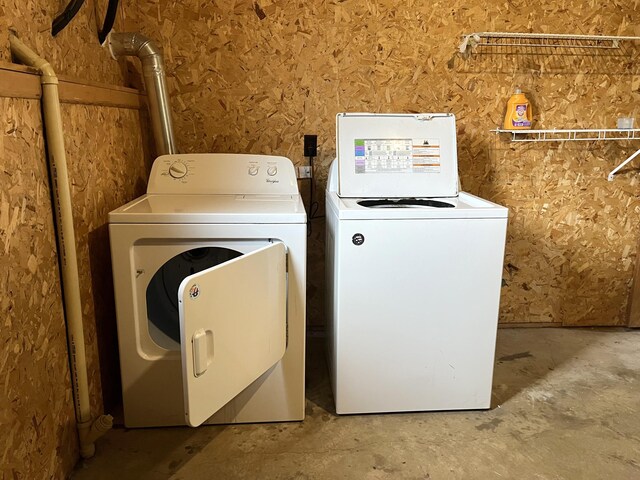 310 8th St, Windom, MN 56101 - laundry room featuring independent washer and dryer