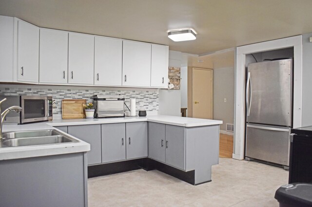 630 Oak St, Crosby, MN 56441 - kitchen with appliances with stainless steel finishes, a sink, a peninsula, and light countertops