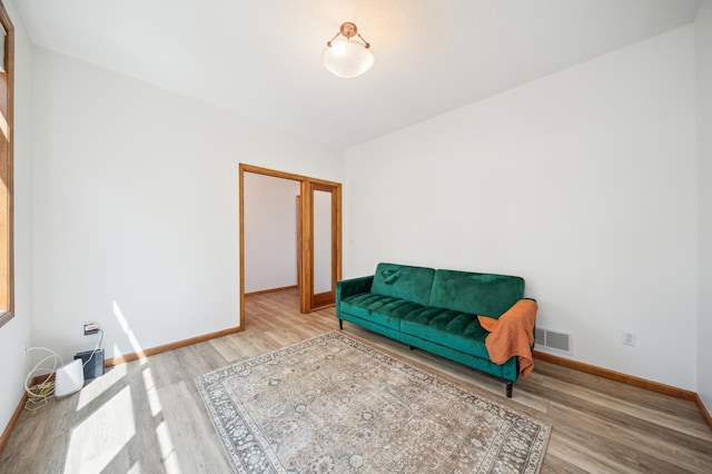 1106 Shumway Ct, Faribault, MN 55021 - living area with wood finished floors and baseboards