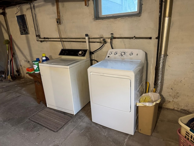 1020 Autumn St, Albert Lea, MN 56007 - washroom featuring washing machine and dryer