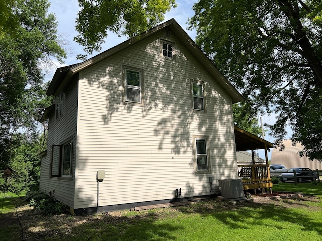 355 20th St SW, Benson, MN 56215 - view of side of home with a cooling unit and a yard