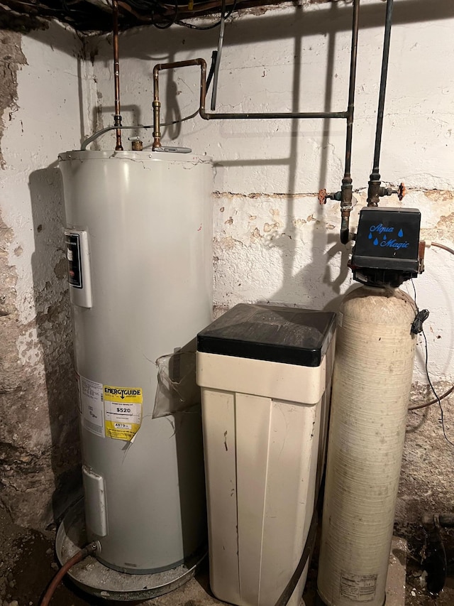 355 20th St SW, Benson, MN 56215 - utility room featuring water heater