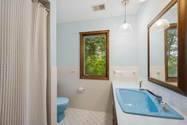 200 Marie Ave W, West Saint Paul, MN 55118 - full bathroom with tile walls, a wainscoted wall, vanity, tile patterned floors, and curtained shower