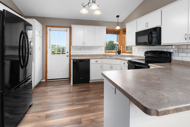 3138 Olympus Dr NE, Sauk Rapids, MN 56379 - kitchen featuring black appliances, vaulted ceiling, dark wood finished floors, backsplash, and a peninsula