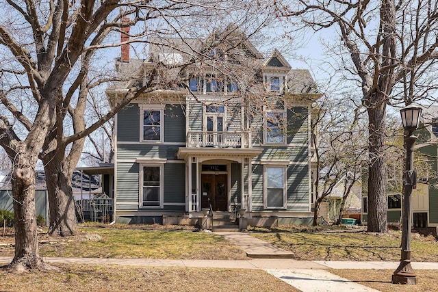 112 Western Ave N Unit 4, Saint Paul, MN 55102 - view of front of home featuring a balcony, a chimney, and a front yard
