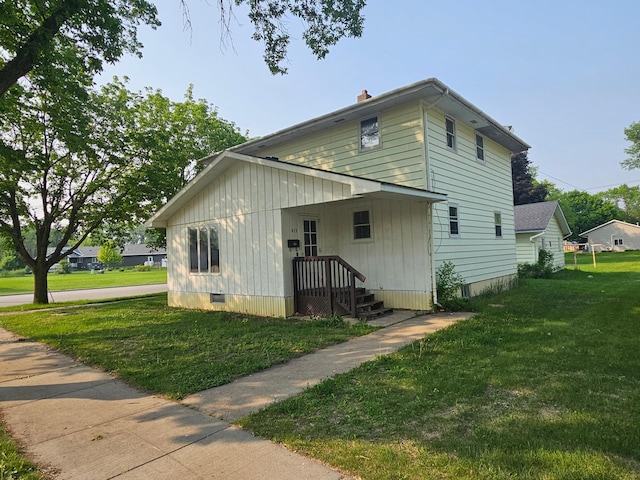 413 7th St W, Canby, MN 56220 - view of side of home with a yard