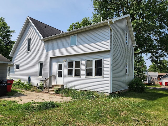 315 3rd St SW, Stewartville, MN 55976 - back of house featuring a yard
