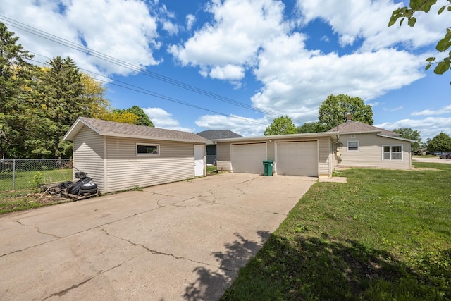 836 Milligan Ave, Wabasha, MN 55981 - view of front of house with a detached garage and an outbuilding