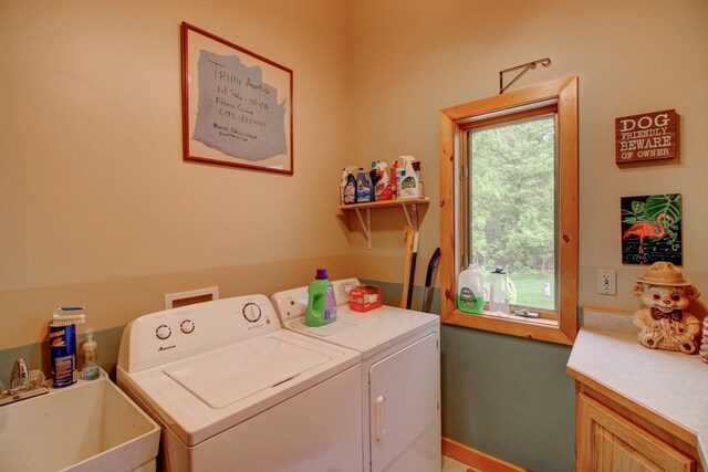 8824 Bittersweet Cir, Breezy Point, MN 56472 - laundry area with a sink and independent washer and dryer