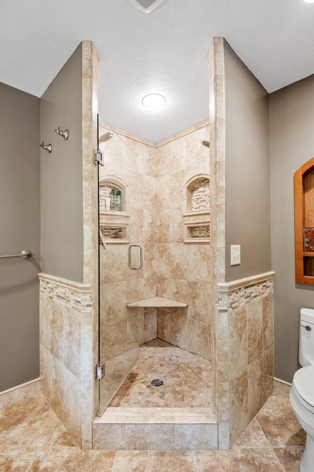 6136 Arctic Way, Edina, MN 55436 - full bath with a shower stall and a textured ceiling