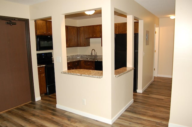 1903 Silver Bell Rd Unit 219, Eagan, MN 55122 - kitchen featuring black appliances, dark wood-style flooring, a sink, and a peninsula