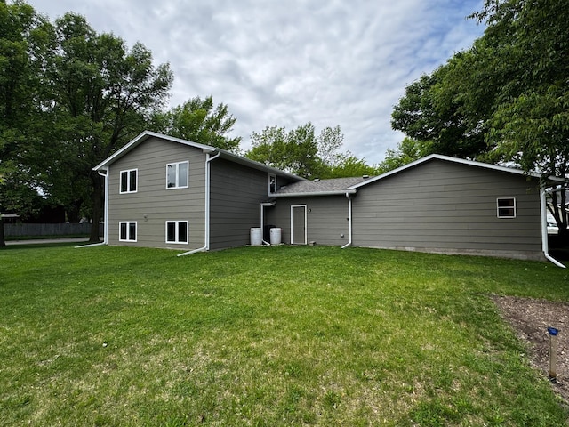 802 Estates Ave, Litchfield, MN 55355 - back of house with a lawn