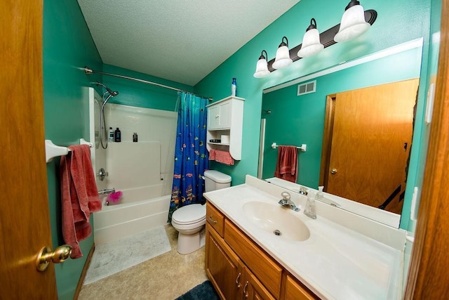 2030 Joes Lake Rd SE, Cambridge, MN 55008 - full bath with vanity, shower / bath combo with shower curtain, and a textured ceiling