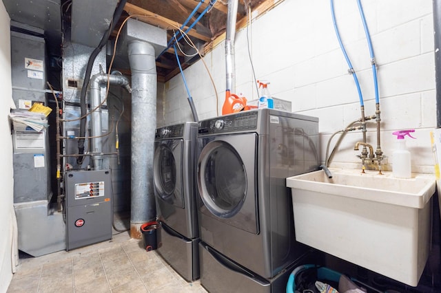 9309 Loch Lomond Ln, Brooklyn Park, MN 55443 - laundry area featuring washing machine and clothes dryer and concrete block wall