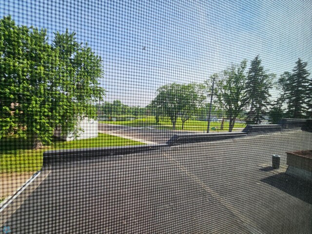 609 1st St N, Wahpeton, ND 58075 - view of tennis court