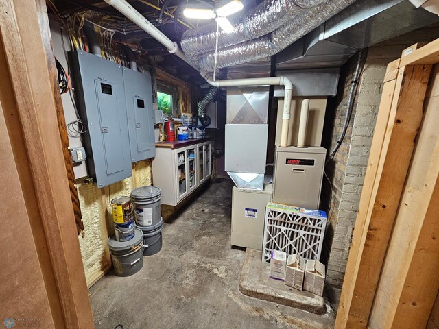 609 1st St N, Wahpeton, ND 58075 - utility room with electric panel