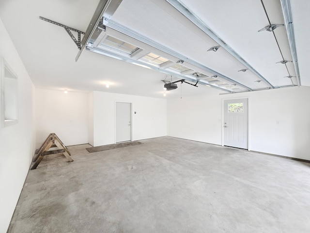 729 Burr St N, Saint Paul, MN 55130 - garage featuring a garage door opener