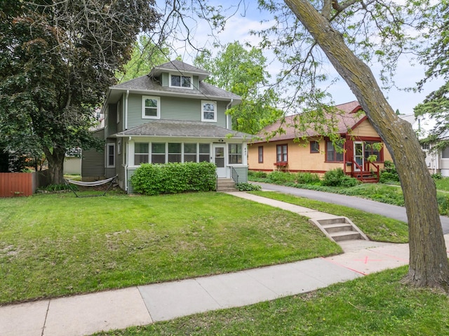 842 2nd St NW, Rochester, MN 55901 - american foursquare style home featuring entry steps and a shingled roof