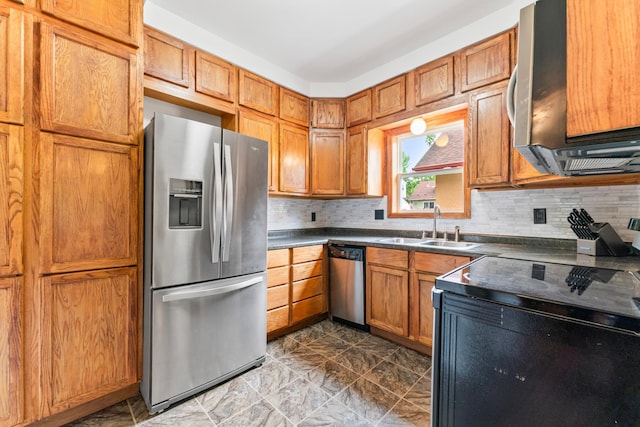 842 2nd St NW, Rochester, MN 55901 - kitchen featuring stainless steel appliances, a sink, tasteful backsplash, dark countertops, and brown cabinetry