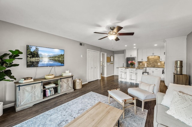 7510 Cahill Rd Unit 217B, Edina, MN 55439 - living room featuring dark wood-style flooring, ceiling fan, baseboards, and recessed lighting