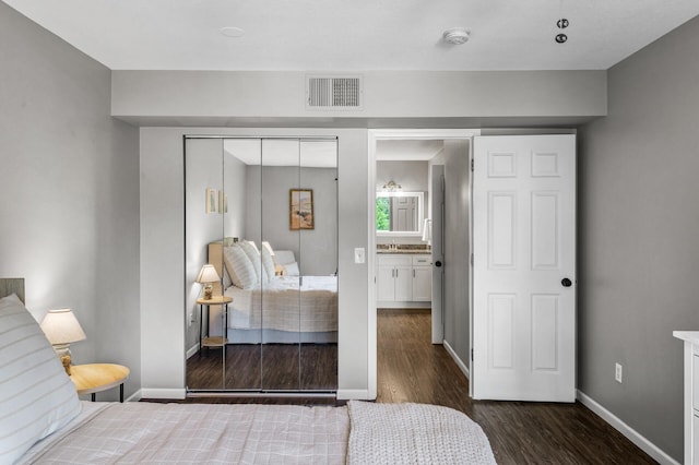 7510 Cahill Rd Unit 217B, Edina, MN 55439 - bedroom with dark wood-style flooring, baseboards, and a closet