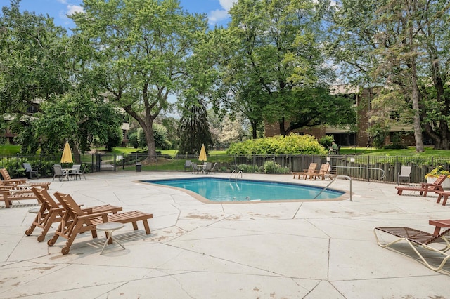 7510 Cahill Rd Unit 217B, Edina, MN 55439 - community pool with a patio and view of wooded area