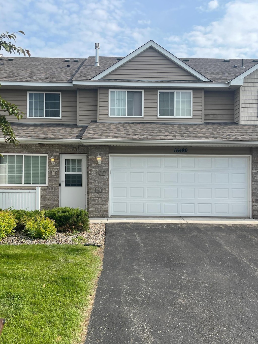 16480 Elm Creek Ln Unit 1002, Lakeville, MN 55044 - townhome / multi-family property featuring driveway, a garage, and a shingled roof
