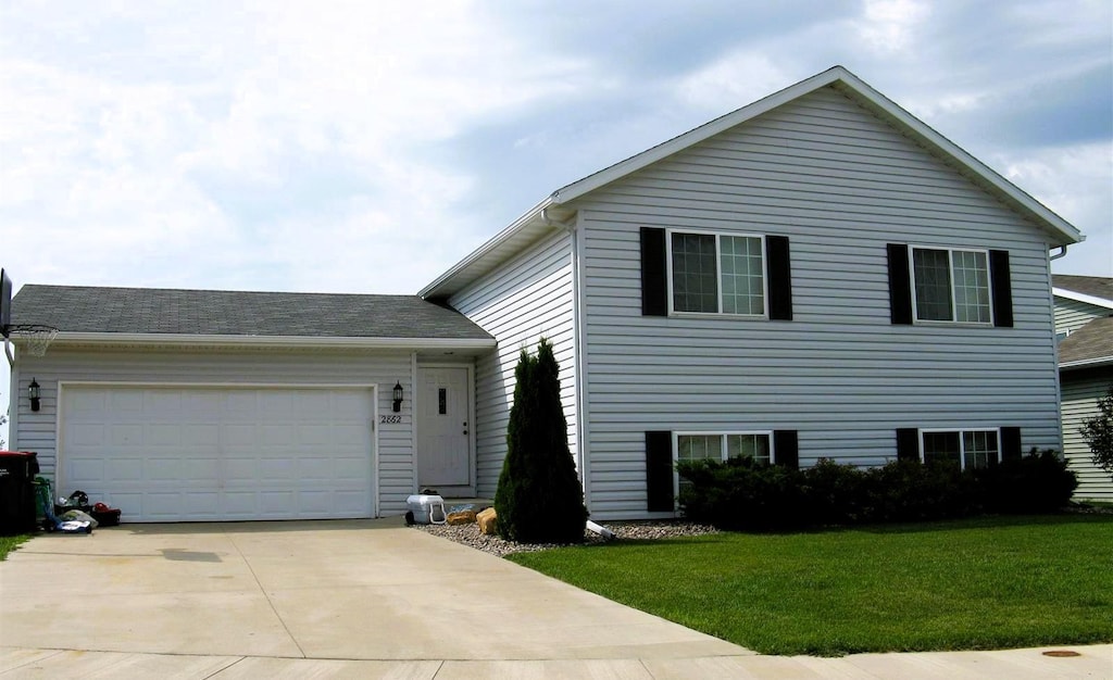 2862 Bandel Ct NW, Rochester, MN 55901 - tri-level home featuring concrete driveway, a front lawn, and an attached garage