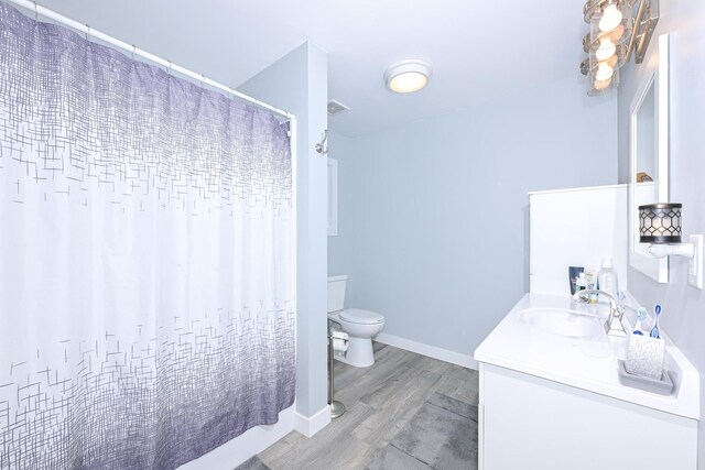 809 Crestwood Dr, Wrenshall, MN 55797 - bathroom featuring wood finished floors, toilet, vanity, baseboards, and curtained shower