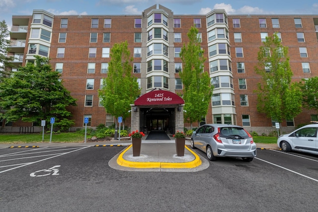 1425 28th St Unit 201, Minneapolis, MN 55408 - view of apartment building / complex with uncovered parking
