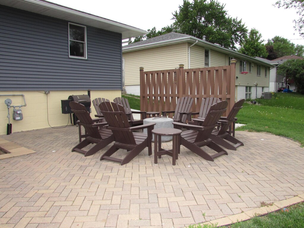 933 Hampton St, Fairmont, MN 56031 - view of patio / terrace featuring central AC