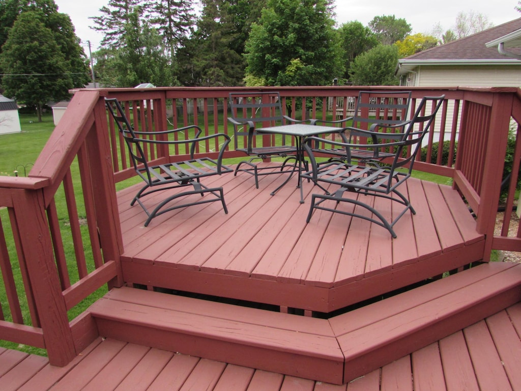 933 Hampton St, Fairmont, MN 56031 - wooden terrace featuring outdoor dining space and a yard