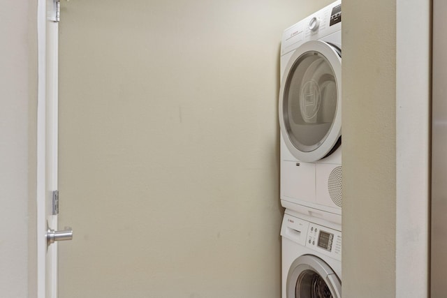 52 Groveland Ter Unit A402, Minneapolis, MN 55403 - washroom with estacked washer and dryer