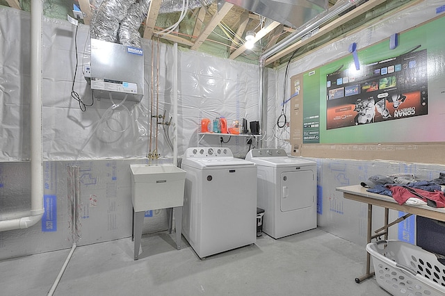 454 Roosevelt Dr, Dresser, WI 54009 - laundry area with washer and clothes dryer