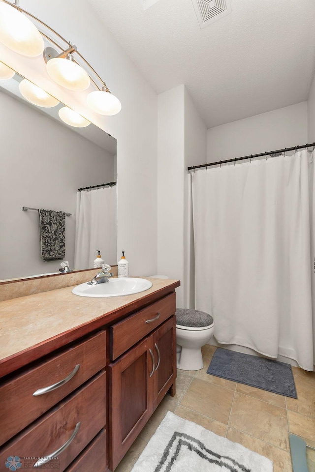 4467 53rd St S, Fargo, ND 58104 - full bath with vanity and toilet