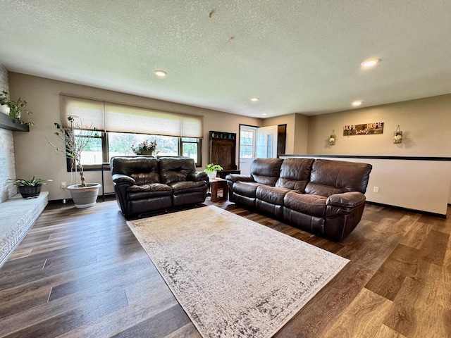 507 5th St NW, Barnesville, MN 56514 - living area featuring a textured ceiling, recessed lighting, dark wood-type flooring, and baseboards