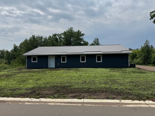 1175 Maben Ave S, Isle, MN 56342 - single story home featuring a metal roof and a front yard
