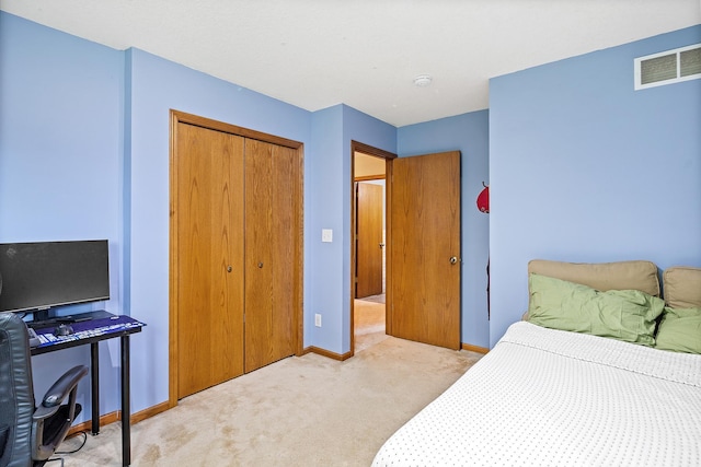 2040 Fountain Ln, Waconia, MN 55387 - carpeted bedroom featuring a closet and a desk