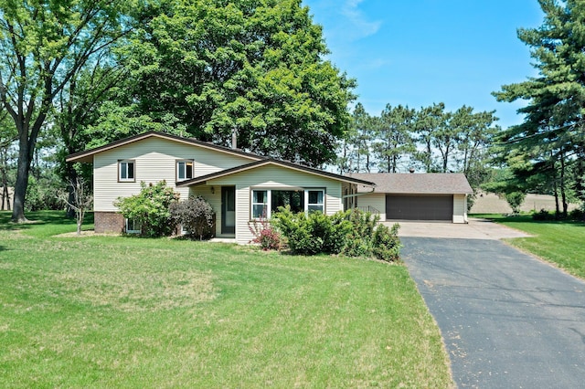 8170 113th St S, Cottage Grove, MN 55016 - split level home with a front lawn and driveway