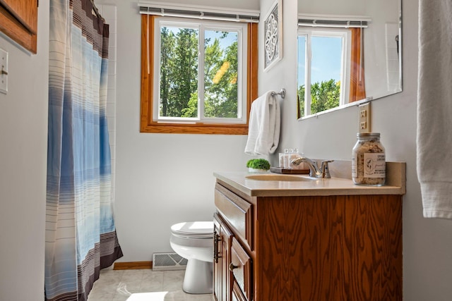 8170 113th St S, Cottage Grove, MN 55016 - bathroom featuring plenty of natural light, toilet, vanity, and a shower with shower curtain