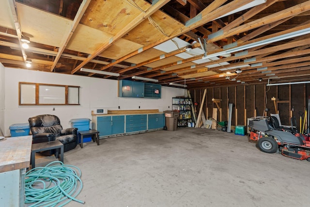 8170 113th St S, Cottage Grove, MN 55016 - garage featuring a workshop area