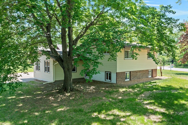 8170 113th St S, Cottage Grove, MN 55016 - view of side of home featuring a yard
