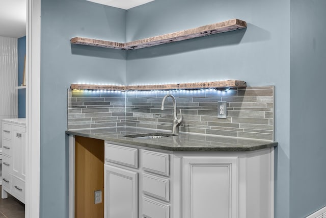 5749 Pleasant Ave S, Minneapolis, MN 55419 - bar featuring tasteful backsplash and a sink
